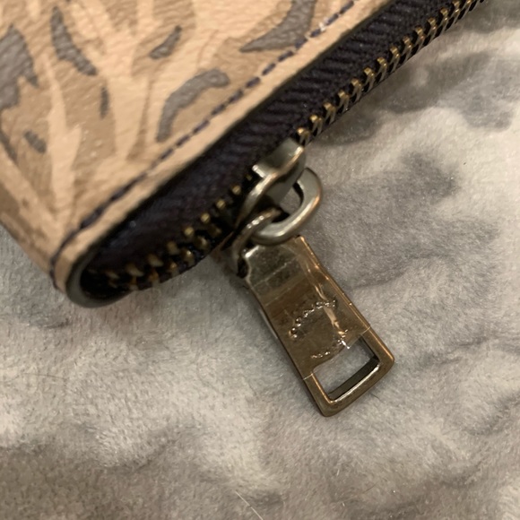 COACH MEN'S ZIP-AROUND WALLET NWT - Picture 2 of 4